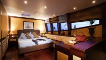 Allures - Owners Suite